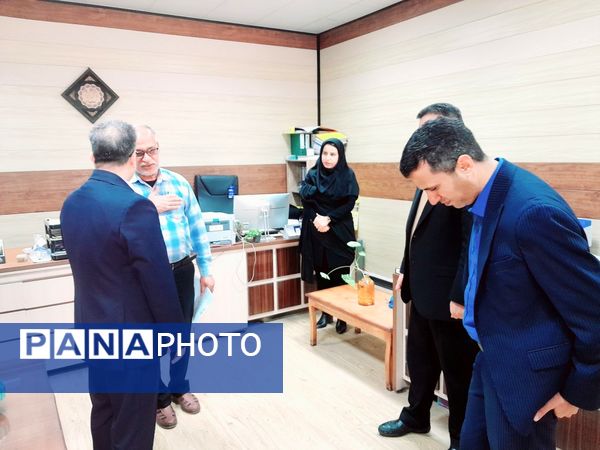 بازدید سرزده نوروزی مدیرکل آموزش و پرورش استان بوشهر از دوایر مختلف اداره‌کل