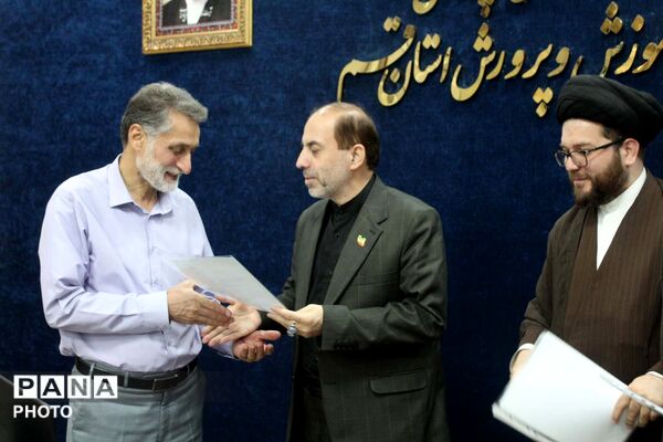 نشست شورای اندیشه‌ورز سازمان دانش‌آموزی استان قم