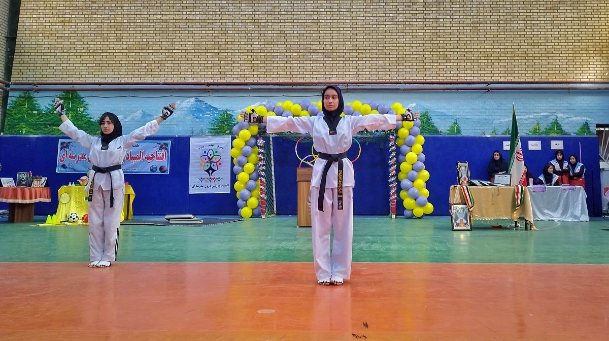 افتتاحیه المپیاد درون مدرسه‌ای به‌مناسبت هفته تربیت‌بدنی و ورزش در دبیرستان الزهرا «س» شهرستان اشتهارد 