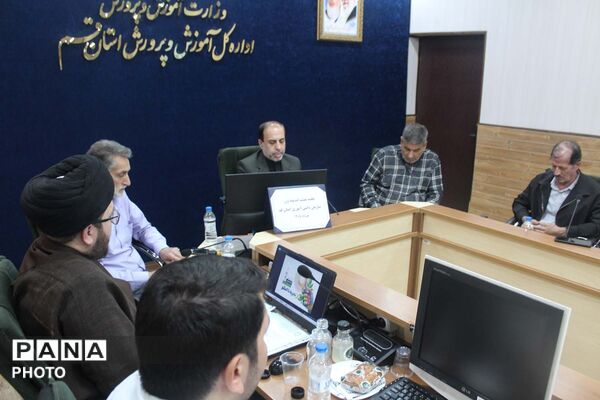 نشست شورای اندیشه‌ورز سازمان دانش‌آموزی استان قم