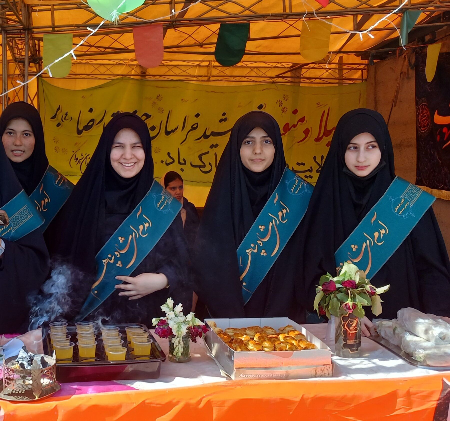 همکاری خادمیاران مدرسه فاطمیه با چایخانه دانش‌آموزی حضرت رضا (ع) در شیروان
