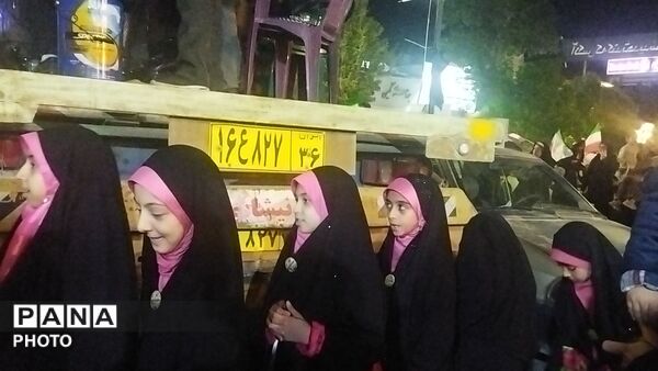 دختران نیشابوری در صف اول تجمعات-۳