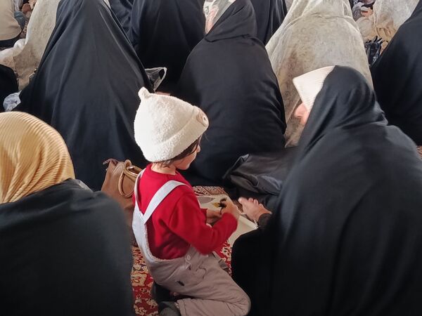 حضور کودکان در نماز جمعه کاشمر 