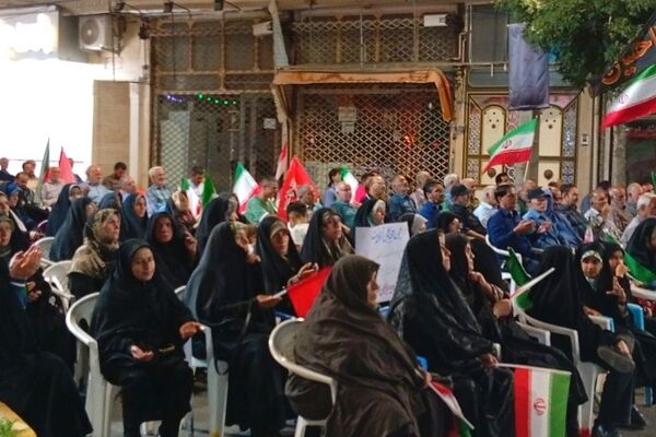 از کمیجان بازهم نوای «یاحیدر، یاحیدر» به گوش رسید. 