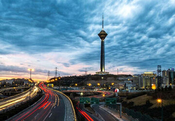برج میلاد سیاه پوش شد