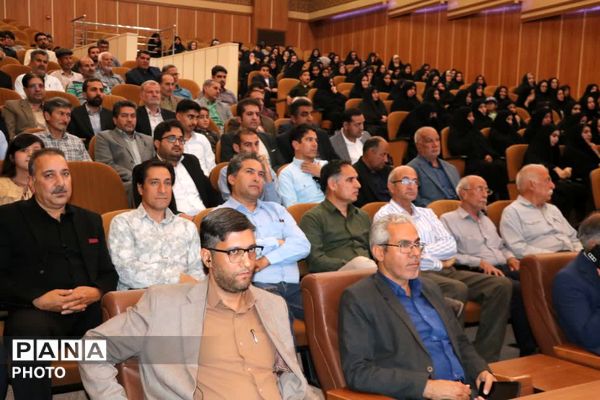تجلیل از معلمان نمونه  در گناباد 