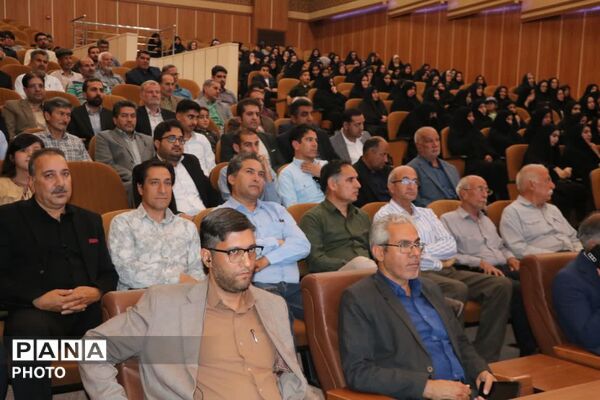 تجلیل از معلمان نمونه  در گناباد 