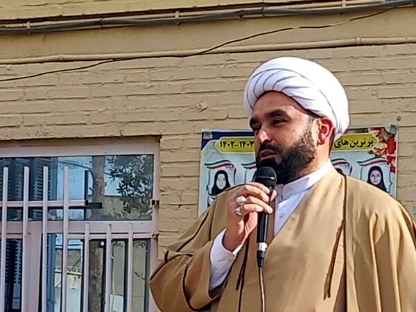 چهارشنبه متفاوت با حضور مدیر آموزش و پرورش ناحیه یک در دبیرستان عفت