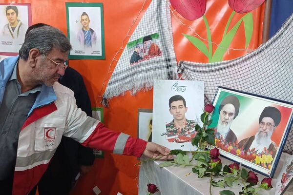 جشن یاوران انقلاب در دبیرستان محبی نیشابور 