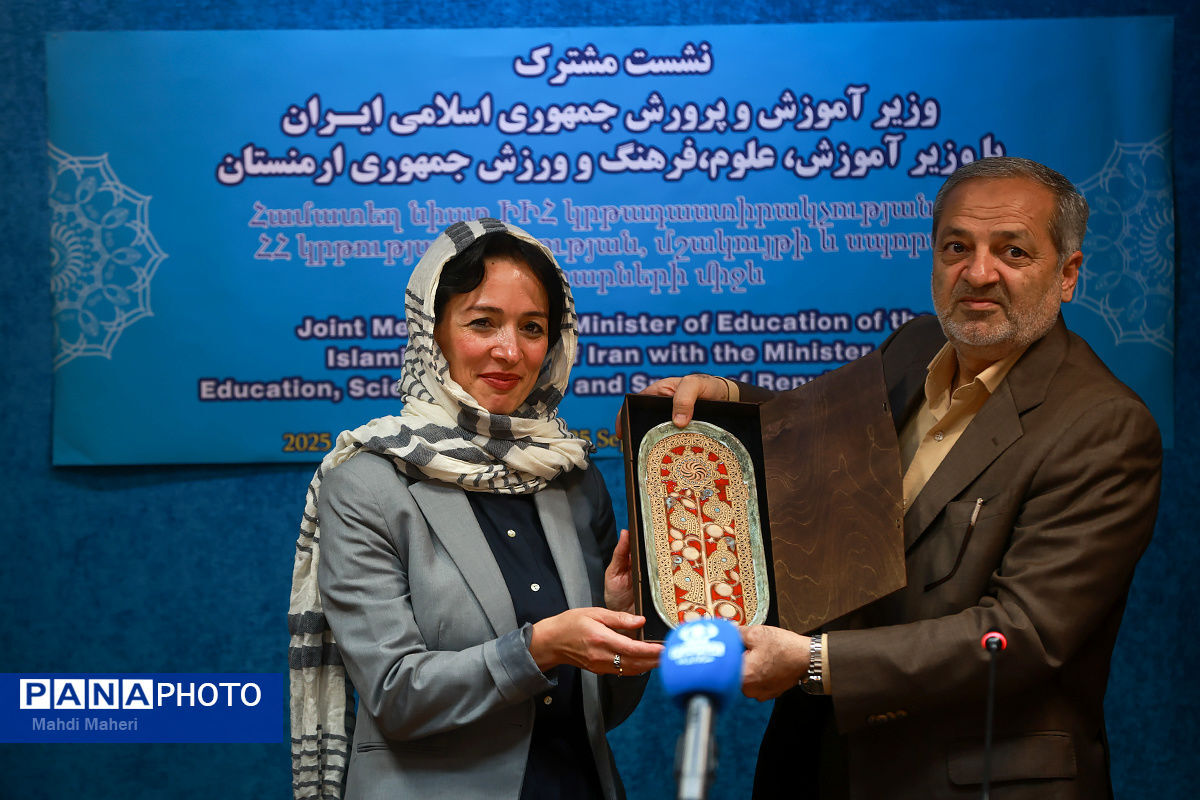 کاظمی: گسترش زبان و فرهنگ می‌تواند زمینه‌ساز روابط عمیق‌تر و پایدارتر شود/ آندراسیان: ارمنستان علاقه‌مند به توسعه ‌روابط آموزشی و فرهنگی با ایران است