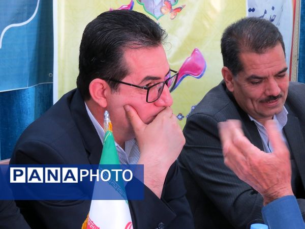 برپایی میز خدمت اداره‌کل آموزش پرورش استان در مصلی بجنورد 