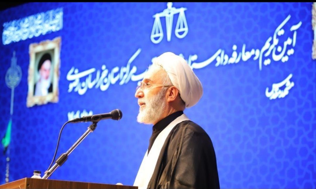 جمهوری اسلامی در برابر تجاوز دشمنان ایستاده است