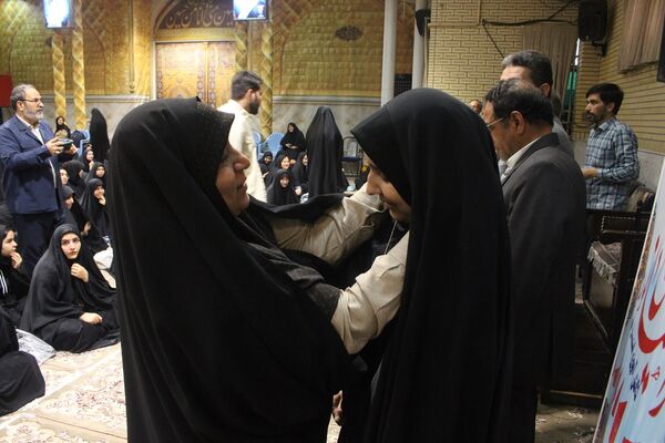 اعزام نخستین گروه از دختران دانش‌آموز ناحیه یک قم به اردوی راهیان نور