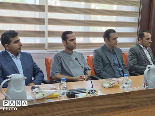 معلمان نمونه در قاب افتخار آموزش و پرورش منطقه ۵