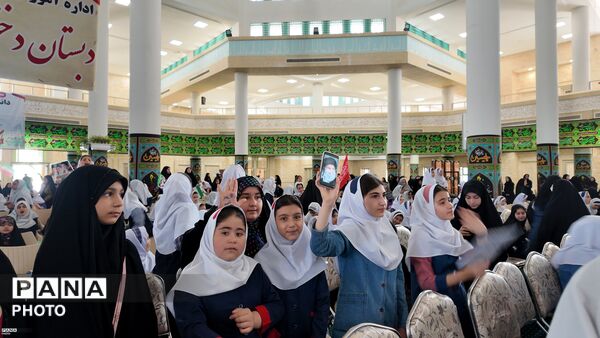 تجمع دو هزار نفری دانش‌آموزان زنجان در سوگ رهبر شهید انقلاب
