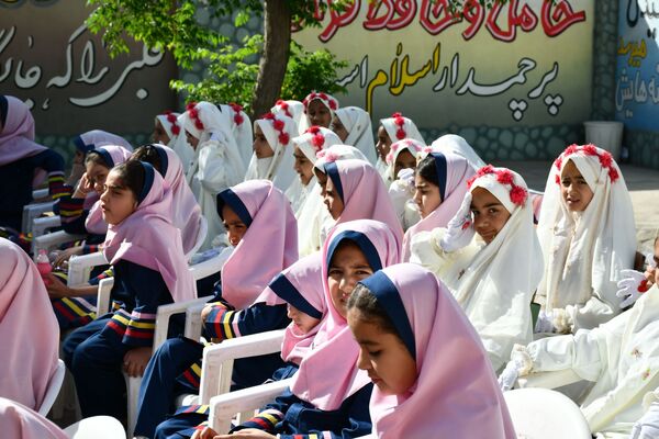  "سپاس معلم"  در مدرسه حاج حسن اسدی شهر فیض آباد مه‌ولات