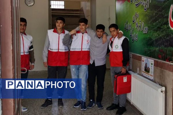 رزمایش پدافند غیرعامل در هنرستان امام‌علی(ع) شهرستان فیروزکوه