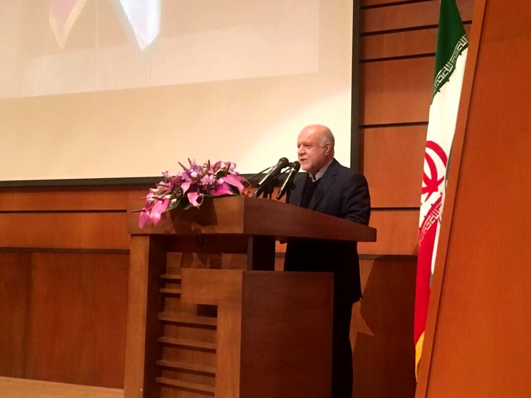  زنگنه: ناکارآمدی‌های امروز را نباید به پای مدیران برآمده از جمهوری اسلامی نوشت
