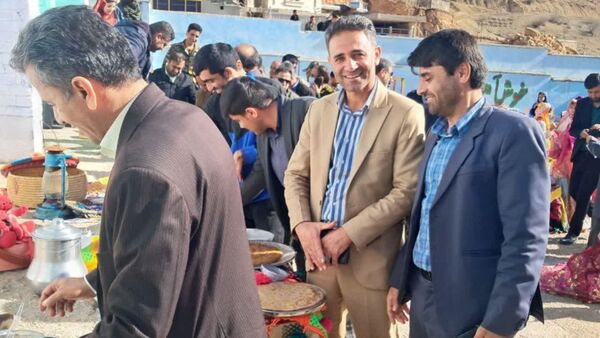 نواخته شدن زنگ انقلاب در دبستان دخترانه ام‌البنین دیشموک