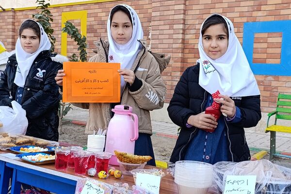 برپایی بازارچه کسب‌و‌کار در مدرسه شهدای پانزده خرداد قرچک