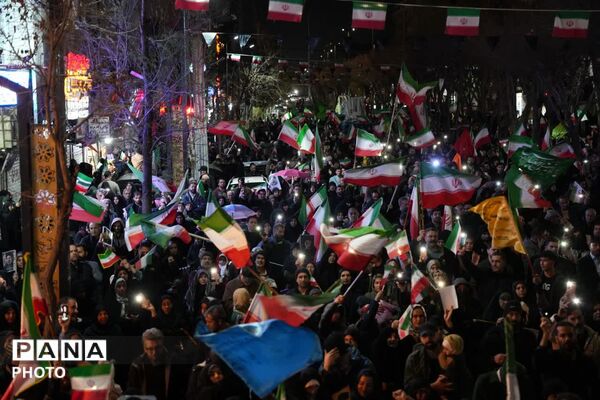 بیست‌وچهارمین موج مردم فردیس در راهپیمایی تجدید بیعت با رهبر انقلاب