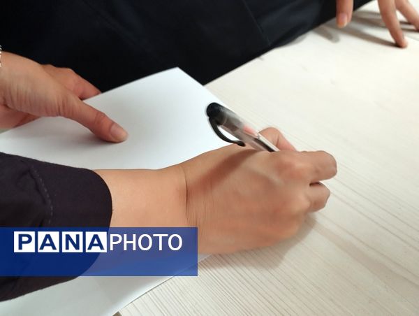 انتخابات شورای دانش‌آموزی در دبیرستان فاطمه آهنچی مشهد