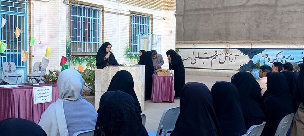 جلسه انجمن اولیا و مربیان در دبیرستان شهید محمدی‌پور