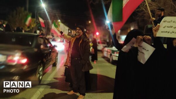خوشحالی مردم نیشابور پس از اعلام رهبری آیت الله خامنه ای