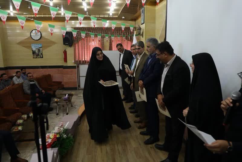 آیین تقدیر از بهورزان نمونه در مرکز بهداشت شهرستان قم