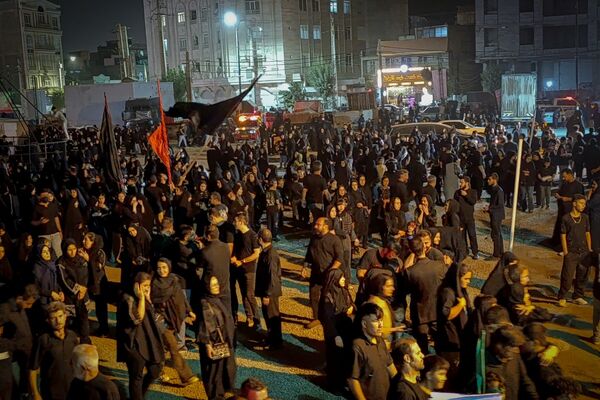 "عهد خون"، تجمع بزرگ مردمی و هیئت‌های مذهبی باقرشهر و کهریزک در حمایت از ولی امر مسلمین جهان 