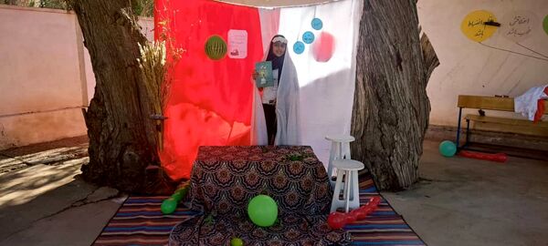 فرهنگ و شادی در جشن یلدای دانش‌آموزان دبستان مولوی فین
