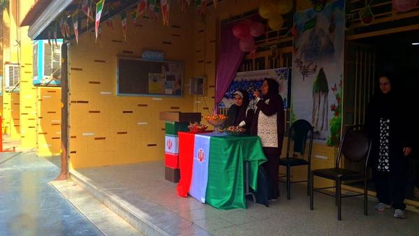 جلوه‌هایی از مراسم دهه فجر در دبیرستان دخترانه ابویی‌نژاد