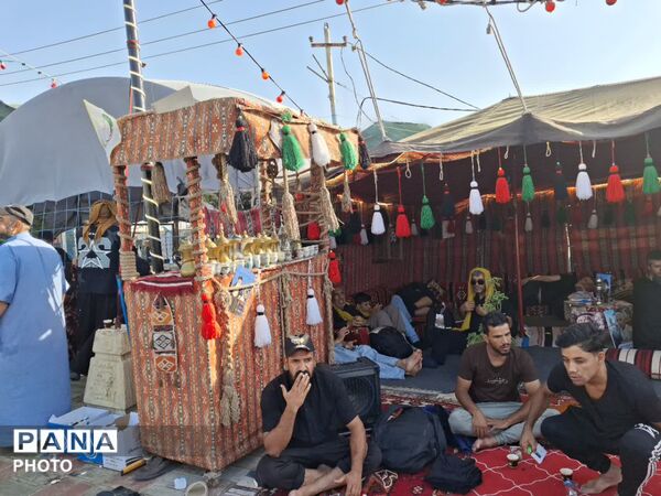 سنگ تمام مواکب عراقی در پذیرایی از  زوار پیاده اربعین حسینی