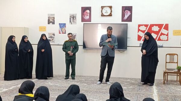 گرامیداشت روز دانش‌آموز با برنامه های متنوع در دبیرستان شاهد طالقانی