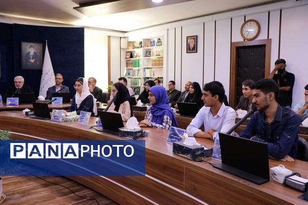 تجلیل از دانش آموزان افتخارآفرین خراسان رضوی در کنکور سراسری و مدال آور در المپیادهای علمی جهانی