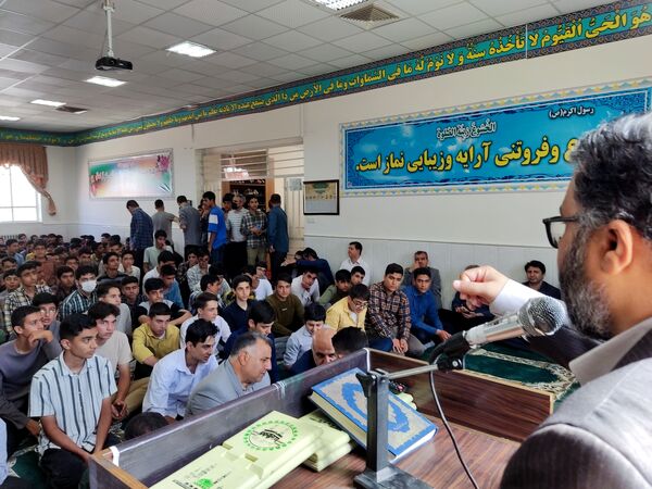زنگ نماز در دبیرستان شاهد مالک اشتر نیشابور 