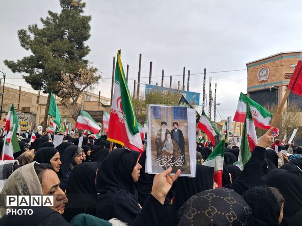 اجتماع بزرگ مردم نیشابور برای بیعت با سومین رهبر جمهوری اسلامی ایران 
