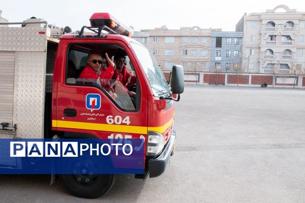 جلسه آموزشی ایمنی و اطفا حریق در مدرسه فرزندان میهن اسلامشهر