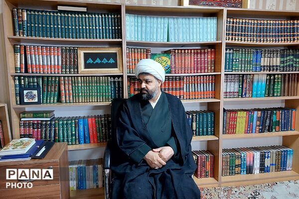 دیدار نوروزی رئیس و کارکنان اداره آموزش و پرورش کهریزک با امام جمعه منطقه 