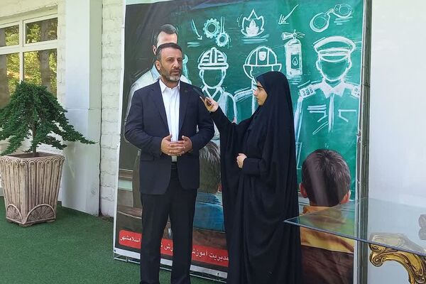 تجلیل از مدیران و معلمان نمونه مدارس غیردولتی شهرستان اسلامشهر 