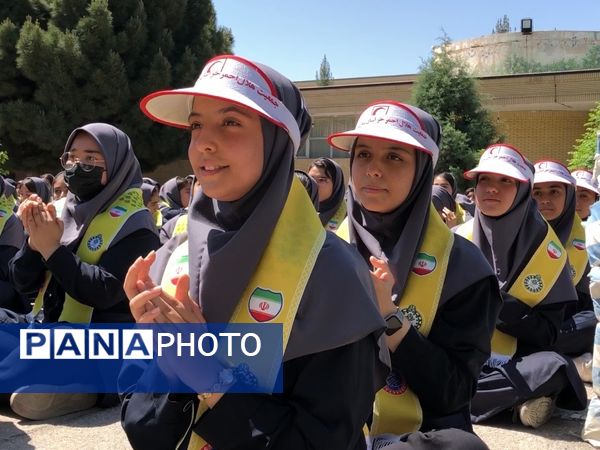 بازدید ارزیاب سازمان دانش‌آموزی کشور از دبیرستان تشکیلاتی المهدی ناحیه ۵ مشهد