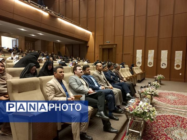 تجلیل از دانش‌آموزان برگزیده چهل و دومین‌ مسابقات فرهنگی و هنری امید فردا ناحیه ۳ مشهد مقدس 