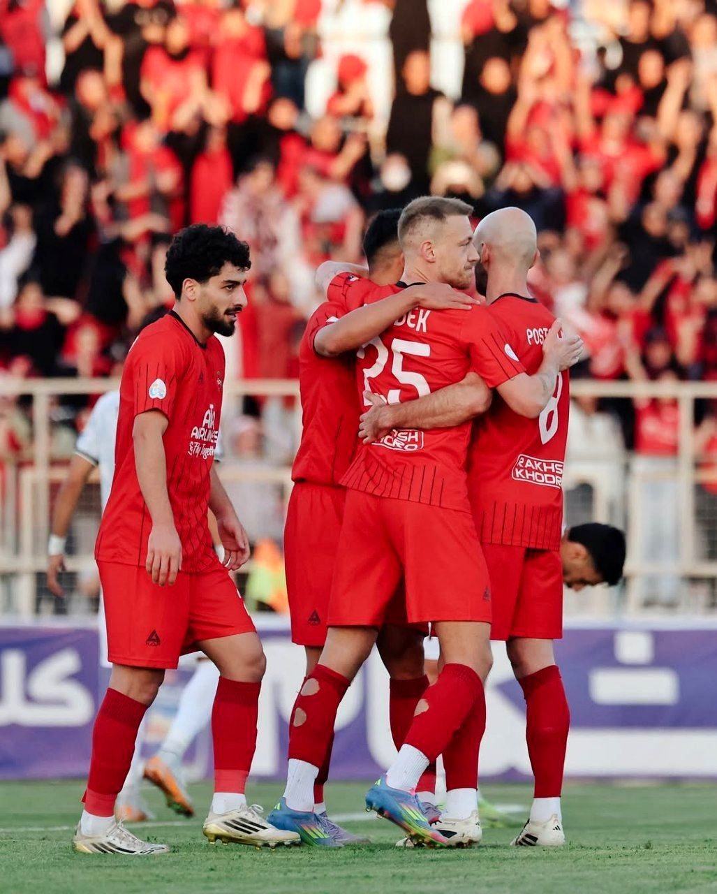  تراکتور در تبریز آلومینیوم را با طوفان گل‌ها در هم کوبید