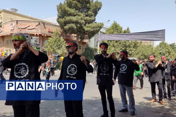 برپایی پرشور مراسم عزاداری سیدالشهدا در خیابان‌های نیشابور 