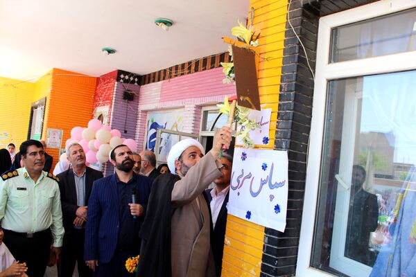 نواختن زنگ سپاس معلم در دبستان دخترانه شاهد نرگس