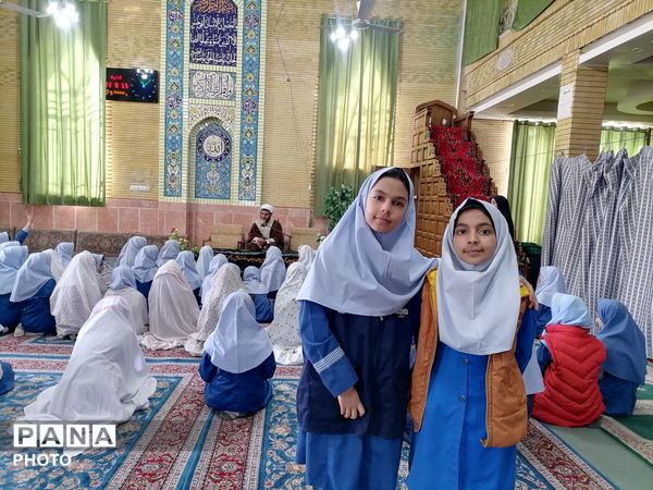 محفل انس با قرآن و اقامه نماز جماعت در سومین روز ماه مبارک رمضان 