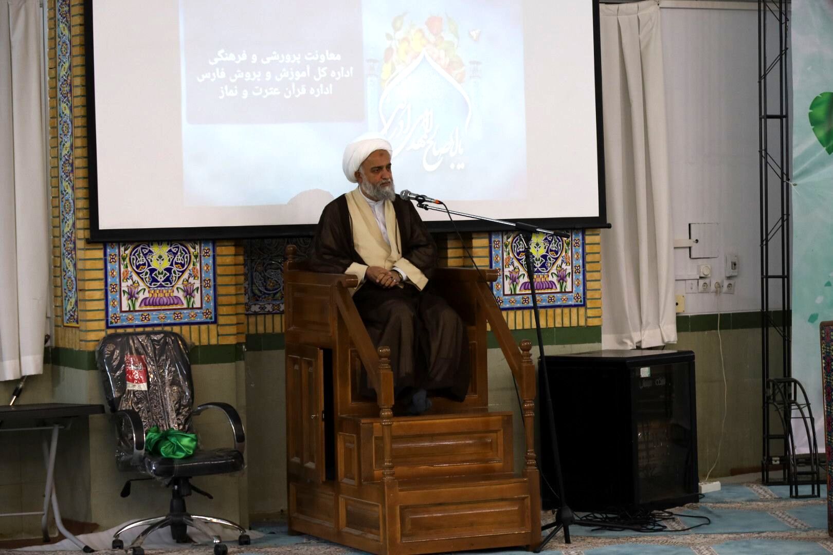 تهذیب و تعلیم دانش آموزان فرصتی است که خداوند به معلمان ارزانی داشته است