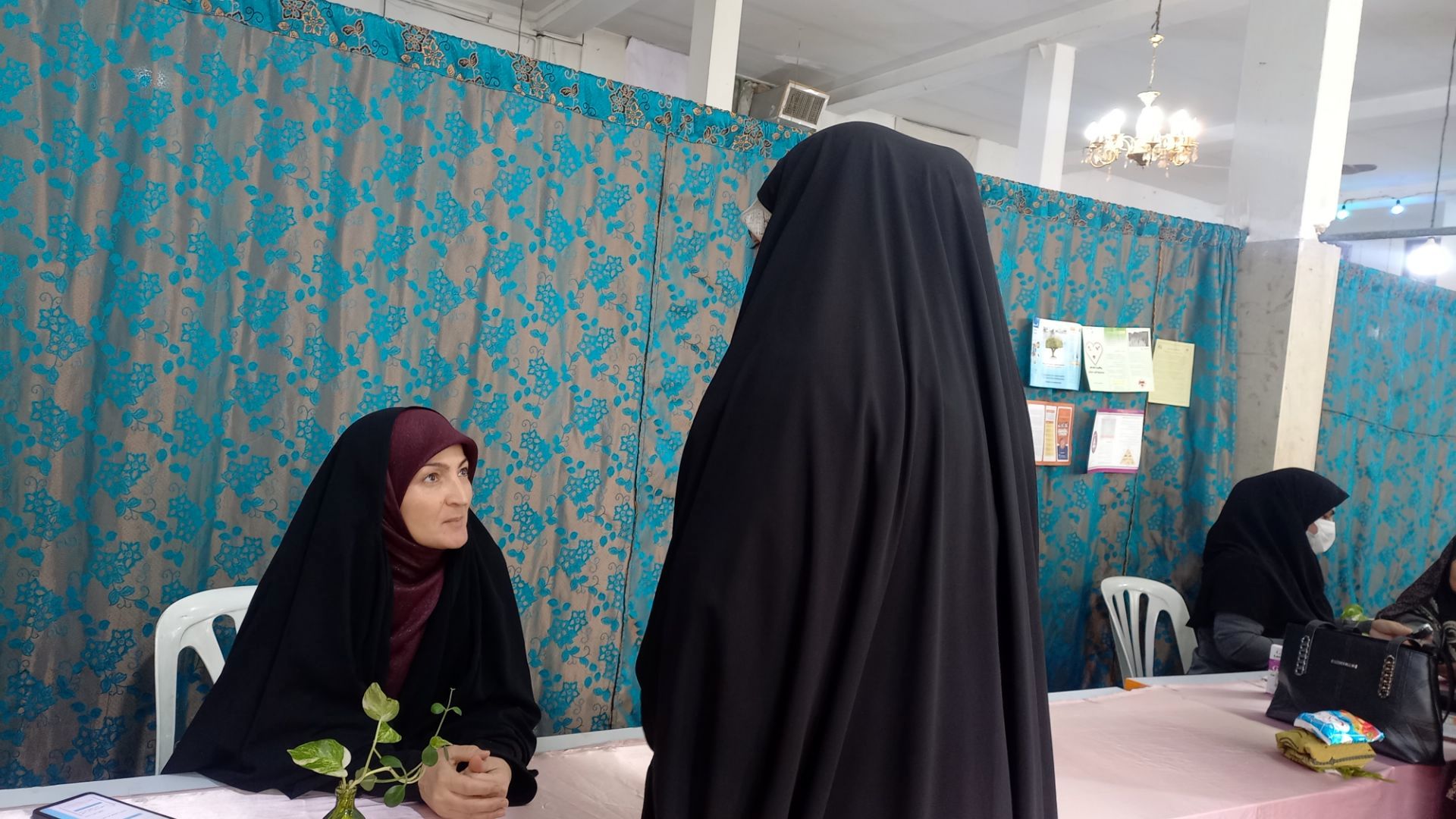 میز خدمت ویژه بانوان به مناسبت میلاد حضرت فاطمه زهرا (س) در فیروزان