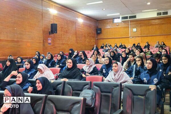 تبیین اهمیت رسانه در تربیت