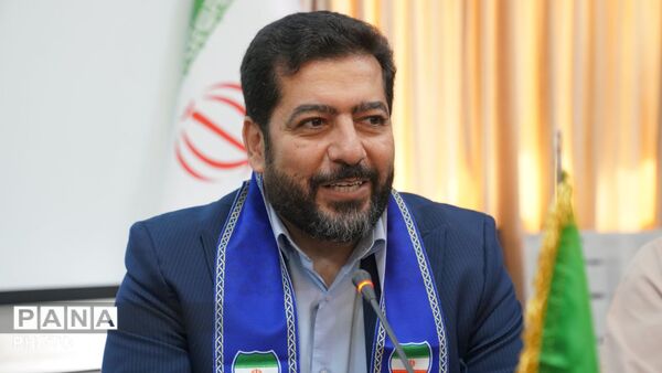 مراسم تجلیل از مربیان برتر پیشتاز و خبرنگاران فعال ناحیه چهار 